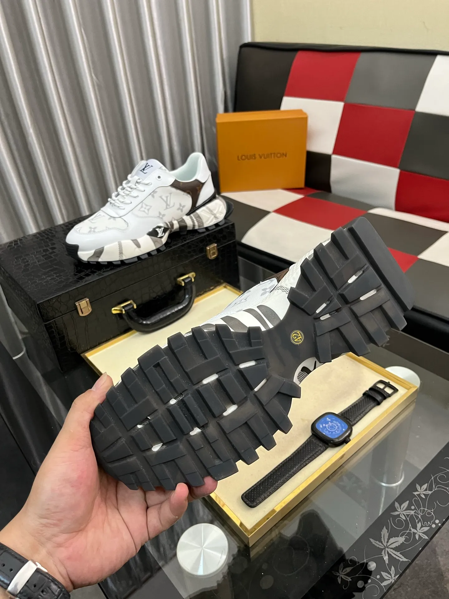 Men's shoes 💰458⌚️⌚️《Louis vuitton/LV Louis Vuitton》original quality.~ Unique modern style sneakers. 🏃A must-have casual shoe for trendy men😍😍 Original brand imported from Italy, imported original leather, cowhide lining (refuses to discolor and grind feet) Sole: Original sole provided by the original factory, French lazy style design ⚠️Fit to the feet Original quality code number: 38-442️⃣Colors available